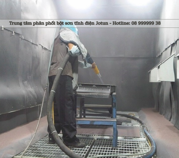Làm sạch bề mặt trước khi thi công sơn bột tĩnh điện