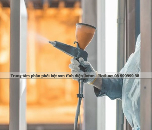 Phun sơn tĩnh điện thủ công bằng súng phun với khoảng cách và nối đất phù hợp